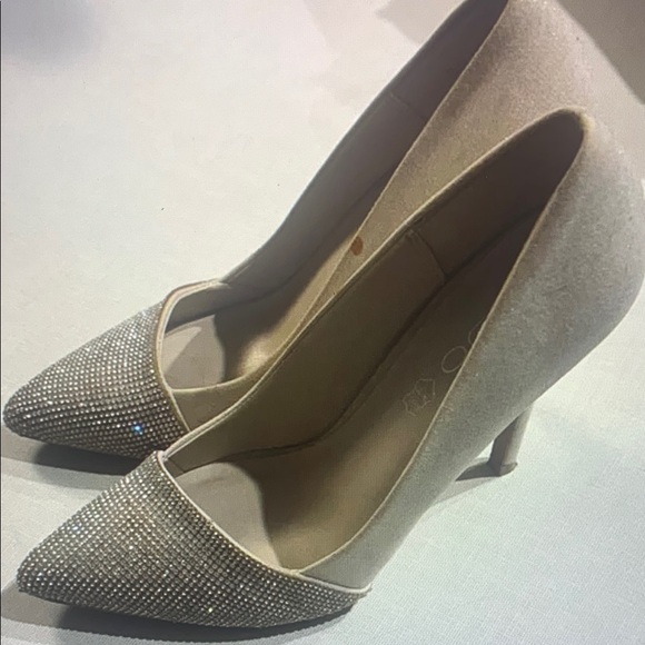 Elegant Beige and Silver Women's Heels - Picture 1 of 2